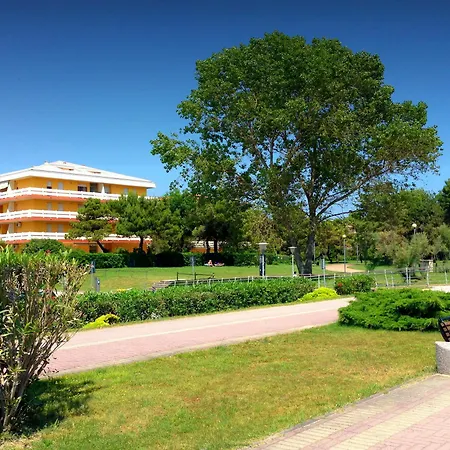 Carina Apartman *